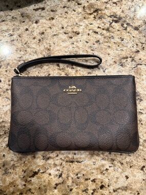 Classic Coach Signature Brown Black Zip Wristlet
